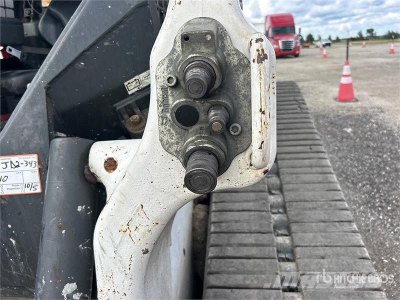 Bobcat T76 スキッドステアローダー