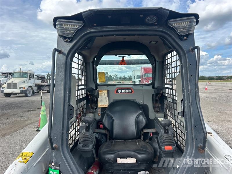 Bobcat T76 スキッドステアローダー