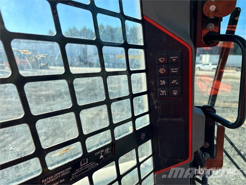 Bobcat T76 لوادر انزلاقية التوجيه