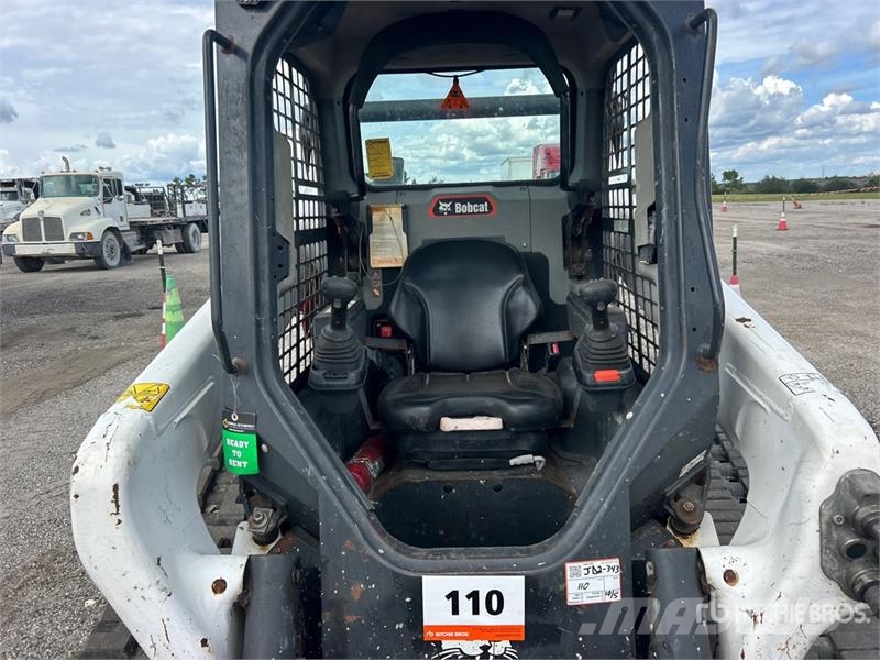 Bobcat T76 スキッドステアローダー