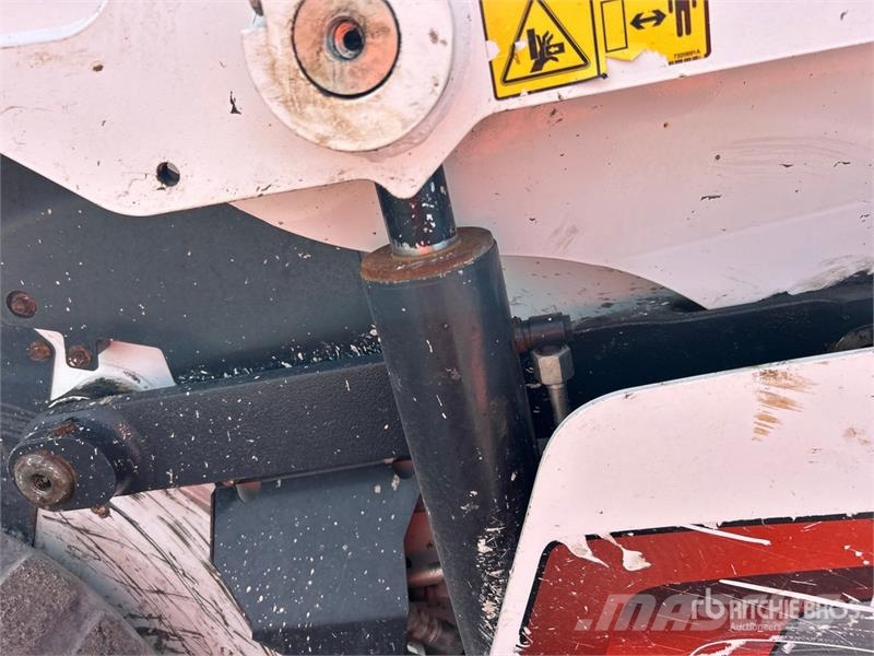 Bobcat T76 Skid steer mini nakladalci