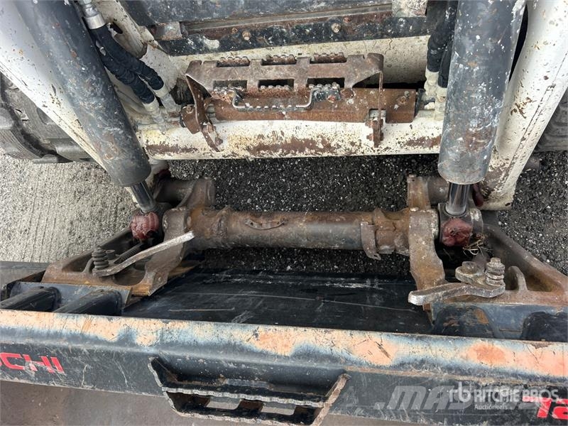 Bobcat T76 スキッドステアローダー