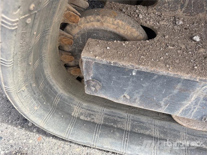 Bobcat T76 Skid steer mini nakladalci