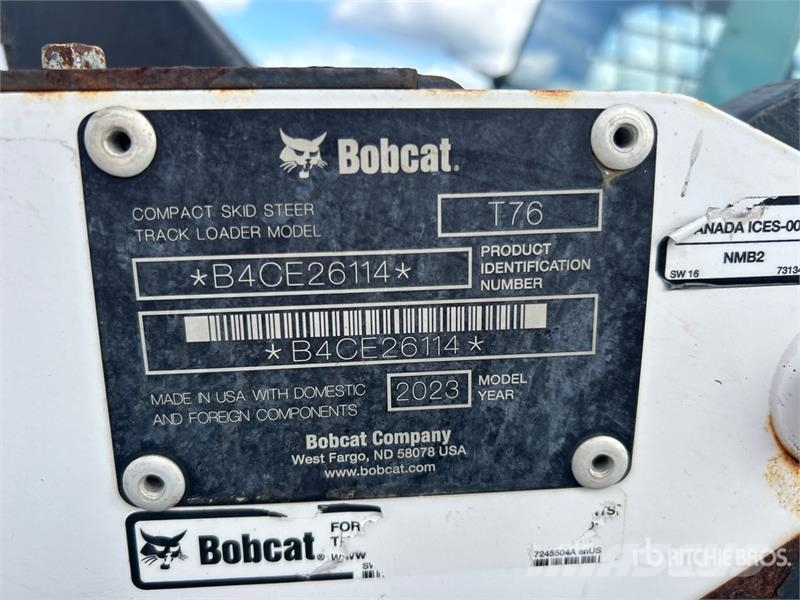 Bobcat T76 スキッドステアローダー