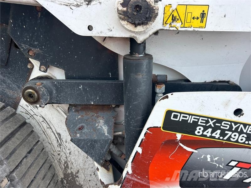 Bobcat T76 スキッドステアローダー