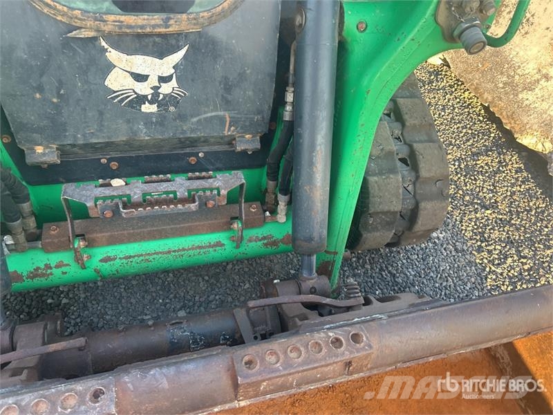 Bobcat T76 R-Series Two-Speed Compact Track Loader Skid steer loaders