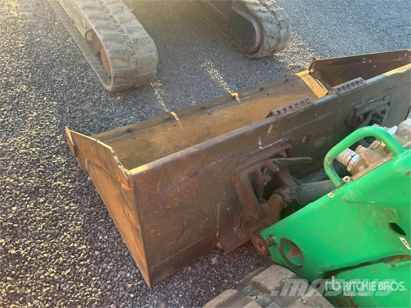 Bobcat T76 R-Series Two-Speed Compact Track Loader Skid steer loaders