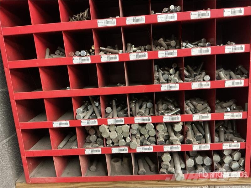  Bolt Bin w/s Wheels Wedge and Studs مكونات أخرى