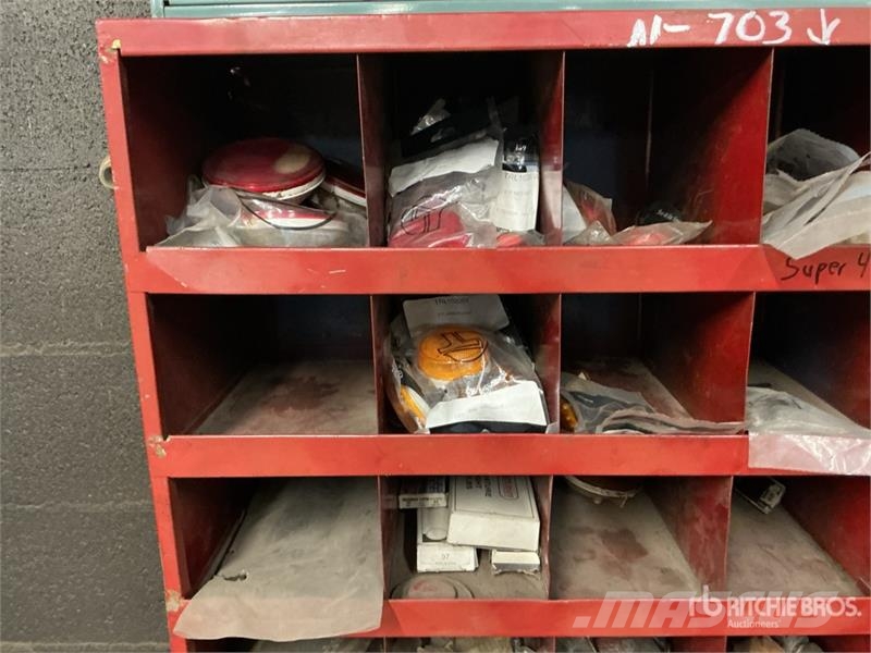 Bolt Bin w/Wheel Wedges, Lights, Misc. Parts Andet tilbehør