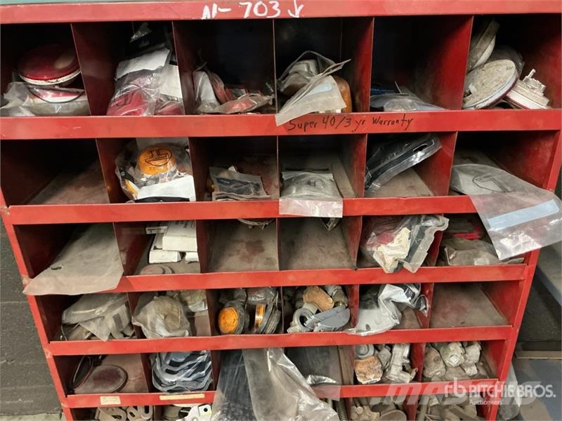 Bolt Bin w/Wheel Wedges, Lights, Misc. Parts Andet tilbehør