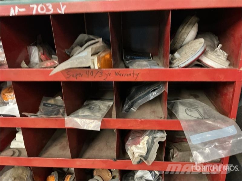 Bolt Bin w/Wheel Wedges, Lights, Misc. Parts Andet tilbehør