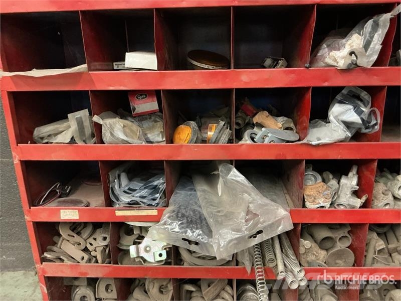 Bolt Bin w/Wheel Wedges, Lights, Misc. Parts Andet tilbehør