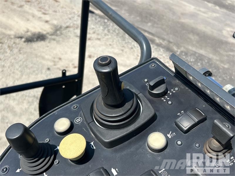 Bomag BM2200/65 Tracked Cold Planer Asphalt cold milling machines