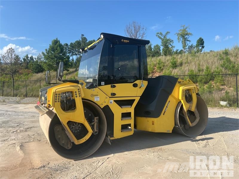 Bomag BW 206 AD0-5 Double Drum Roller مداحل ثنائية الاسطوانة