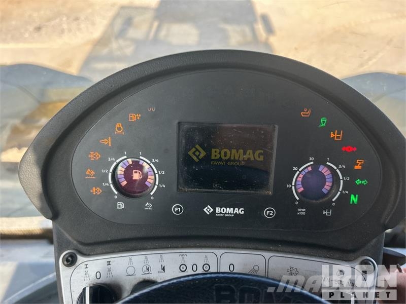 Bomag BW 206 AD0-5 Double Drum Roller مداحل ثنائية الاسطوانة