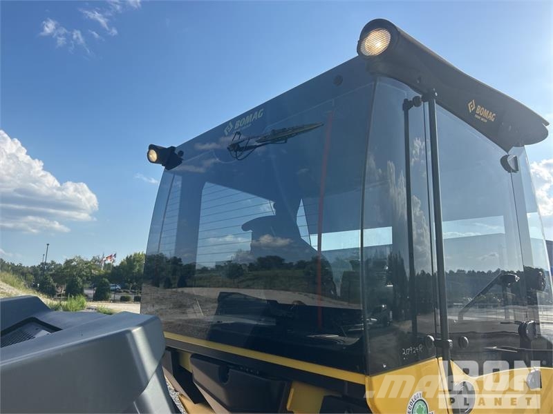 Bomag BW 206 AD0-5 Double Drum Roller مداحل ثنائية الاسطوانة