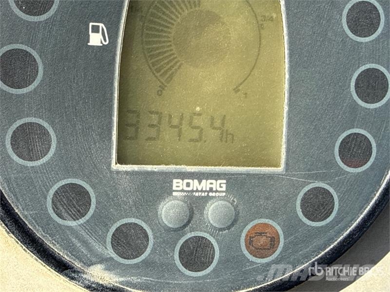 Bomag BW 211D-50 Smooth Drum Compactor 单轮压路机