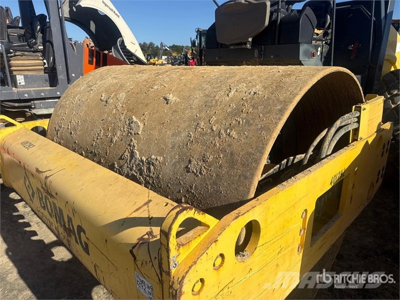 Bomag BW 211D-50 Smooth Drum Compactor 单轮压路机