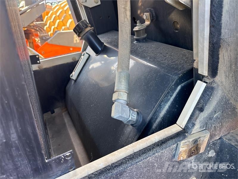 Bomag BW 211D-50 Smooth Drum Compactor 单轮压路机