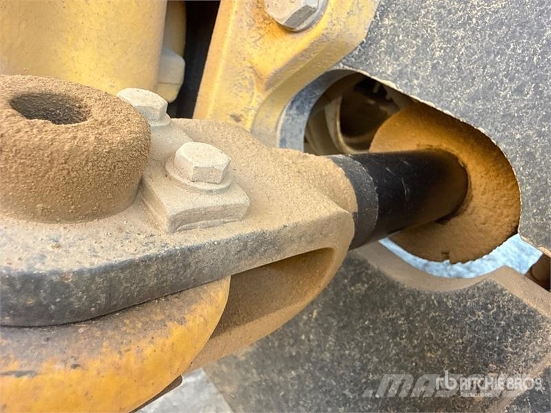 Bomag BW 211D-50 Smooth Drum Compactor 单轮压路机