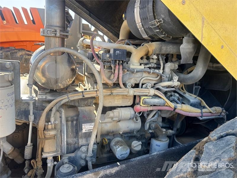Bomag BW 211D-50 Smooth Drum Compactor 单轮压路机