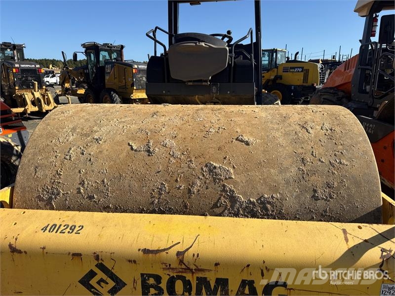 Bomag BW 211D-50 Smooth Drum Compactor 单轮压路机