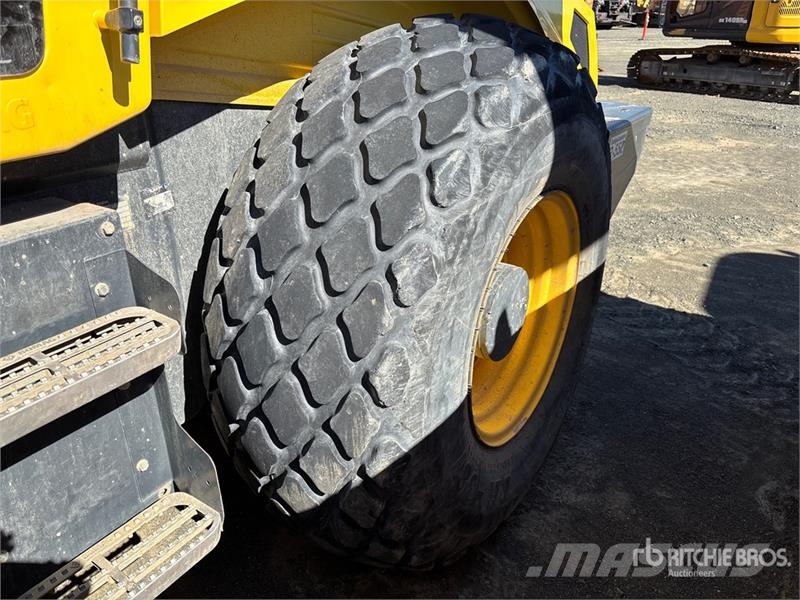 Bomag BW211D-5 Smooth Drum Compactor Enojni valjarji