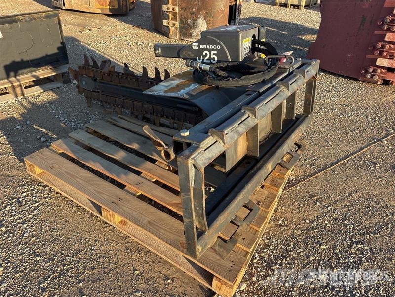 Bradco 625 48 in Skid Steer Trencher Valetadeiras