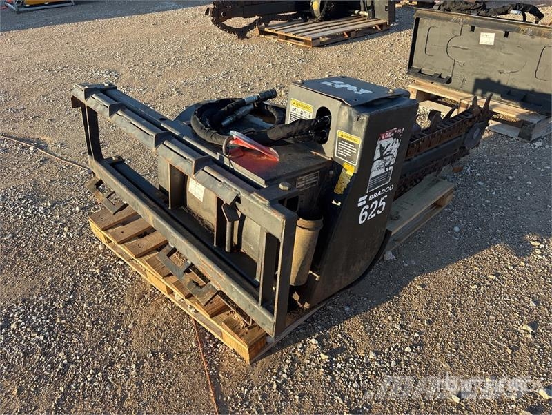 Bradco 625 48 in Skid Steer Trencher Valetadeiras