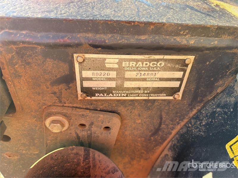 Bradco 625 48 in Skid Steer Trencher Valetadeiras