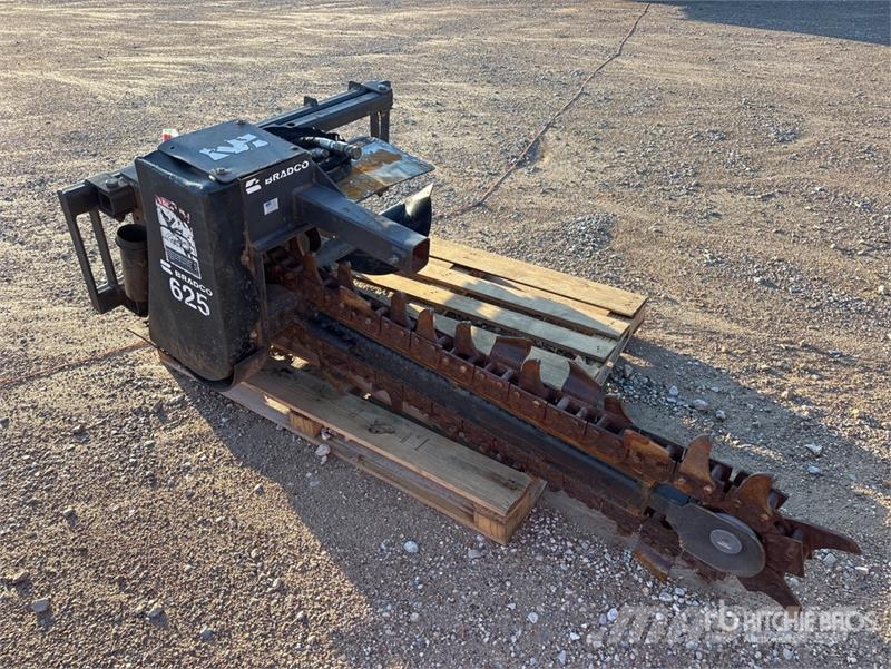 Bradco 625 48 in Skid Steer Trencher Valetadeiras