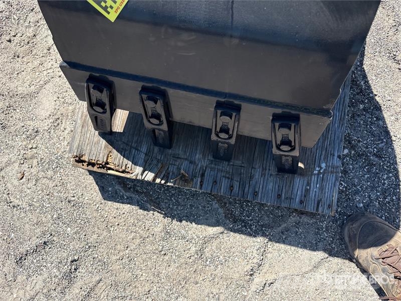 Bradco Bucket 18 in Backhoe Rear Bucket دلاء