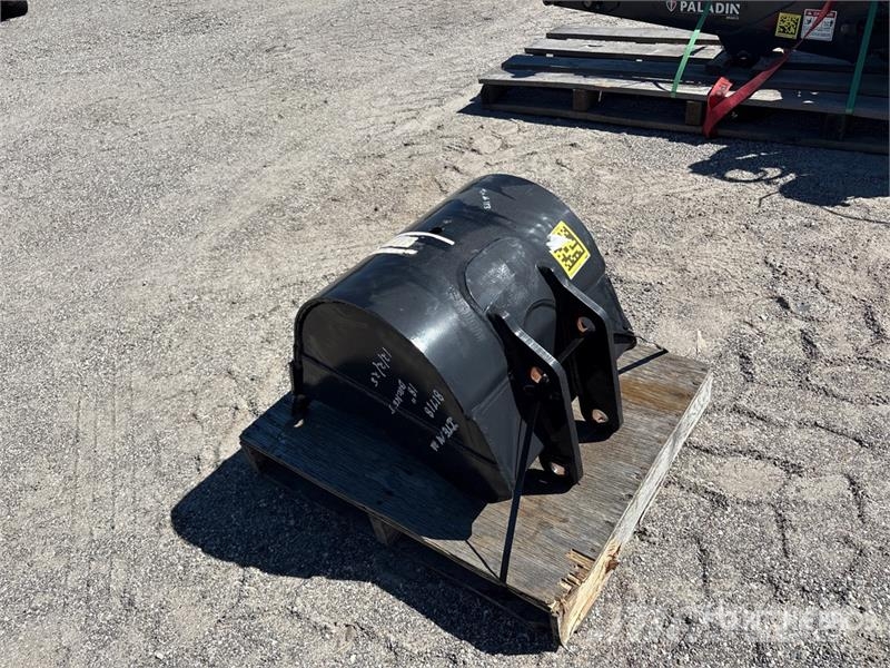 Bradco Bucket 18 in Backhoe Rear Bucket دلاء