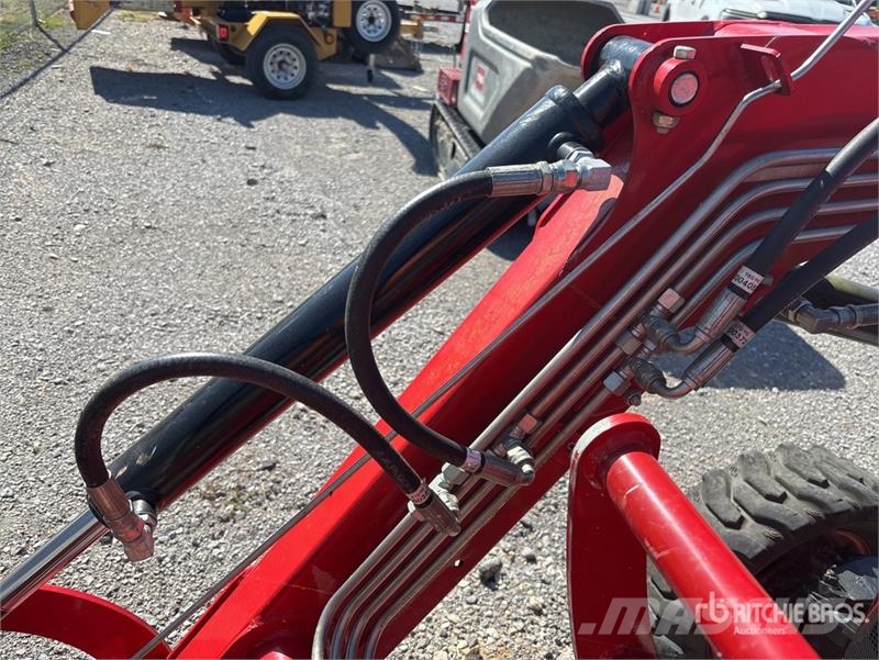 Branson 3151R 2WD Tractor Traktory