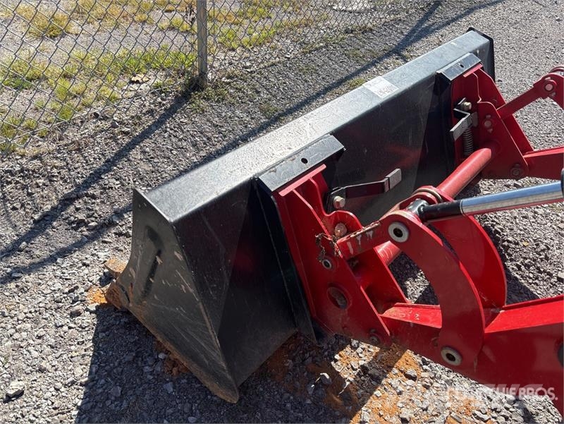 Branson 3151R 2WD Tractor Traktory