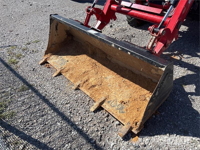 Branson 3151R 2WD Tractor Traktory