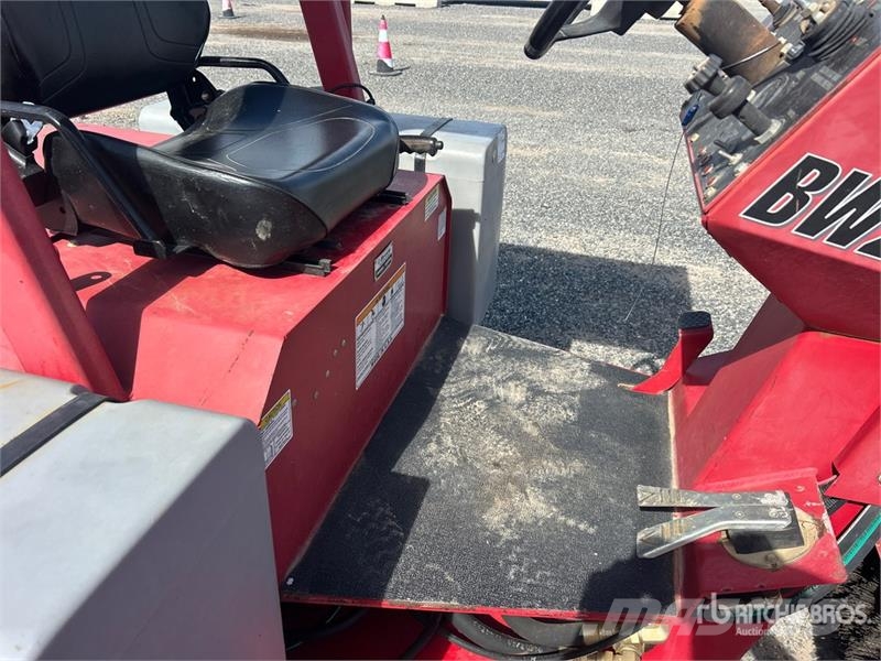 Broce BW-260 Self-Propelled Broom كناسات