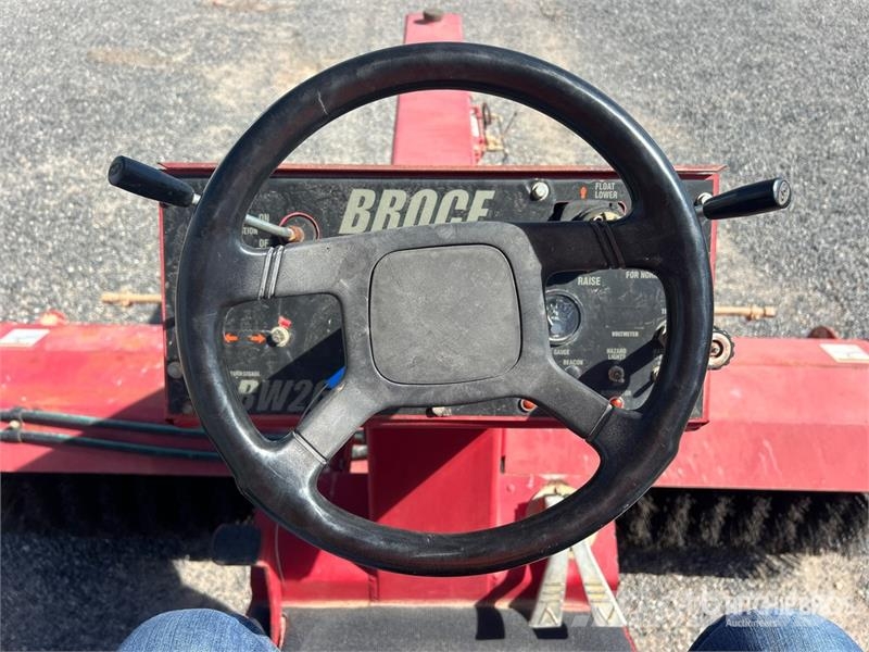 Broce BW-260 Self-Propelled Broom كناسات