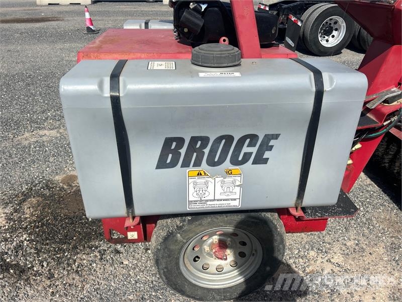 Broce BW-260 Self-Propelled Broom كناسات