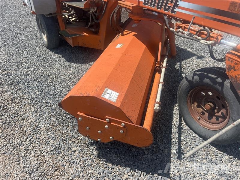 Broce BW-260 Self-Propelled Broom 掃倉機