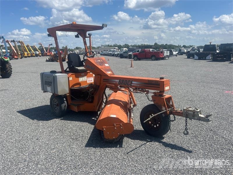 Broce BW-260 Self-Propelled Broom 掃倉機