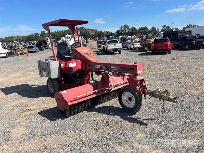 Broce BW-260 Self-Propelled Broom كناسات