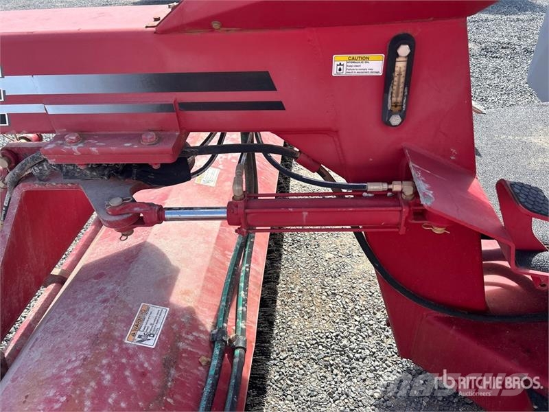Broce BW-260 Self-Propelled Broom كناسات