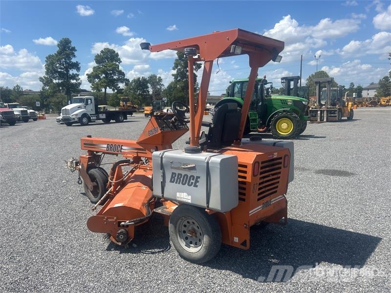 Broce BW-260 Self-Propelled Broom 掃倉機