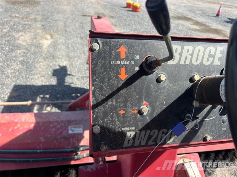 Broce BW-260 Self-Propelled Broom كناسات