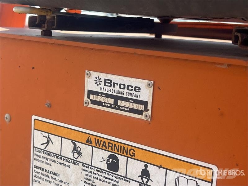 Broce BW-260 Self-Propelled Broom 掃倉機