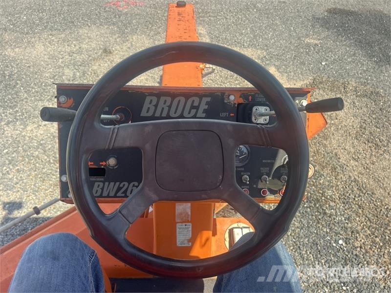 Broce BW-260 Self-Propelled Broom 掃倉機