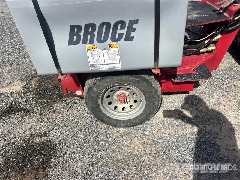 Broce BW-260 Self-Propelled Broom كناسات