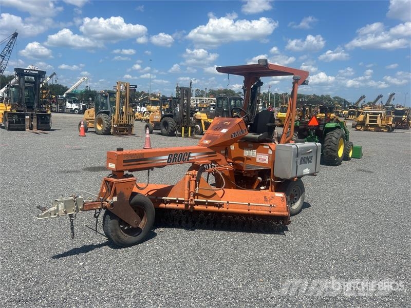 Broce BW-260 Self-Propelled Broom 掃倉機