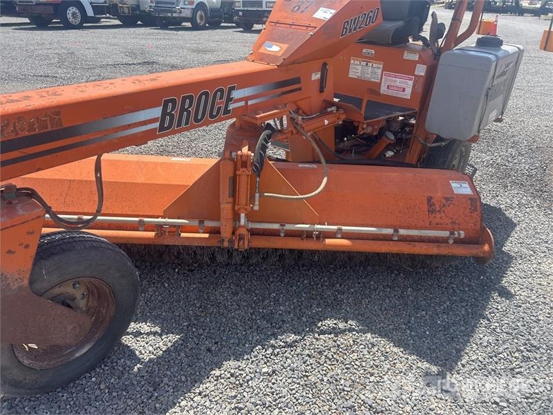 Broce BW-260 Self-Propelled Broom 掃倉機